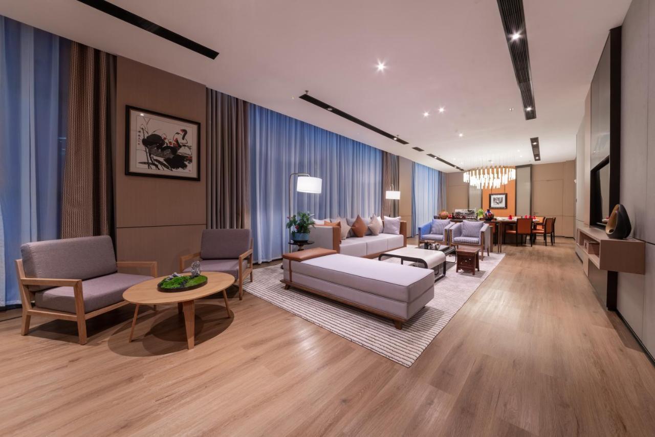 Holiday Inn Express Shenzhen Longhua By Ihg Exterior photo