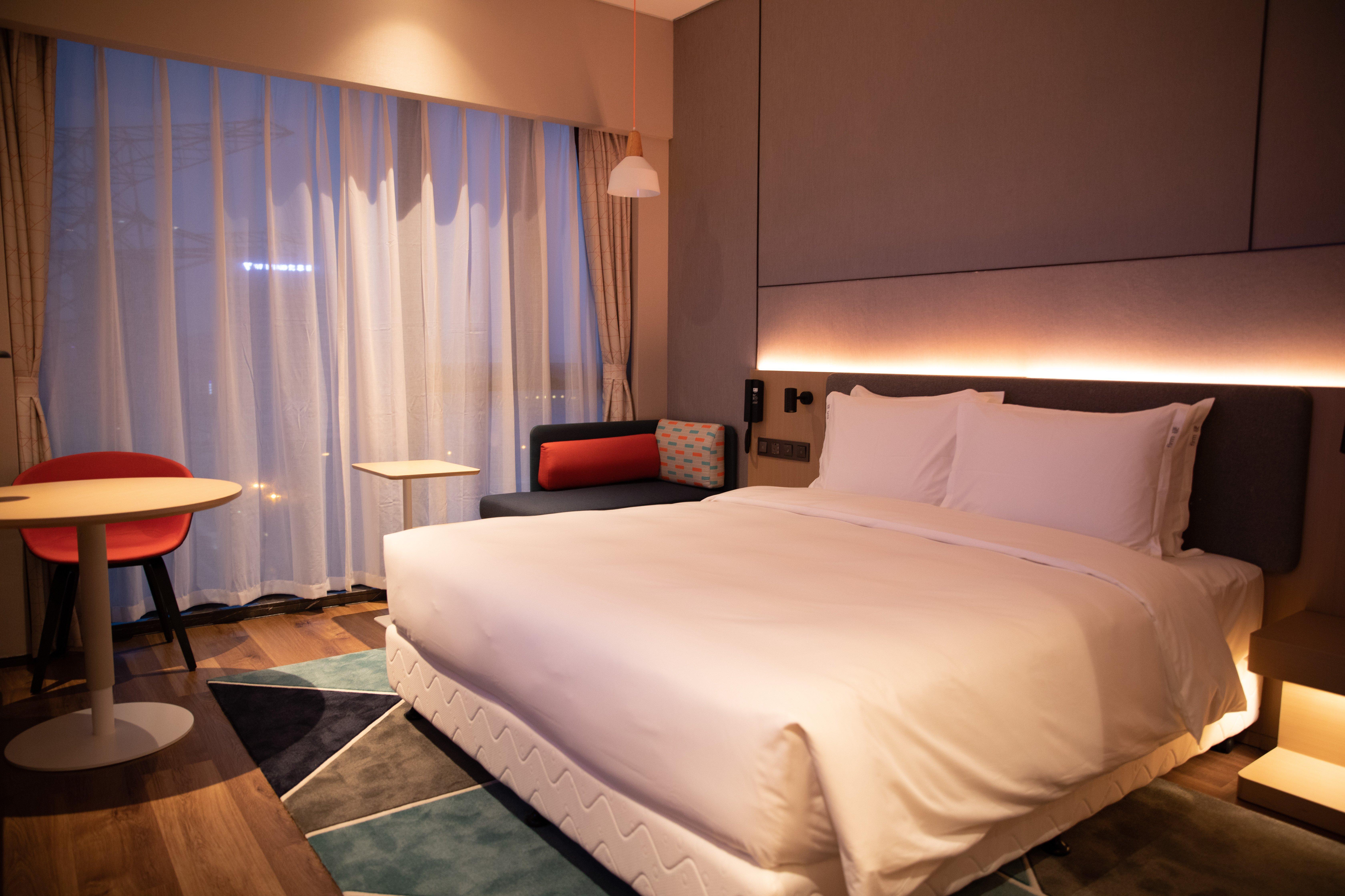 Holiday Inn Express Shenzhen Longhua By Ihg Exterior photo