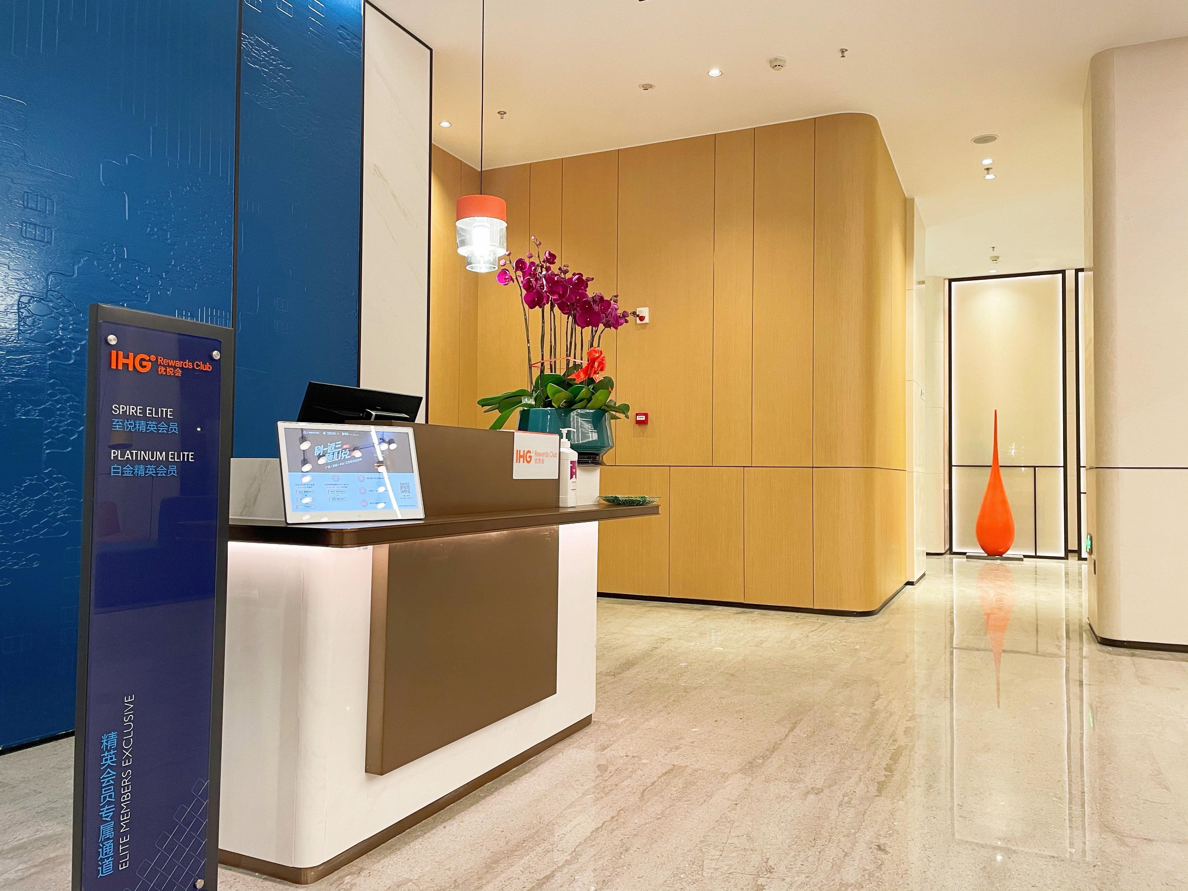 Holiday Inn Express Shenzhen Longhua By Ihg Exterior photo