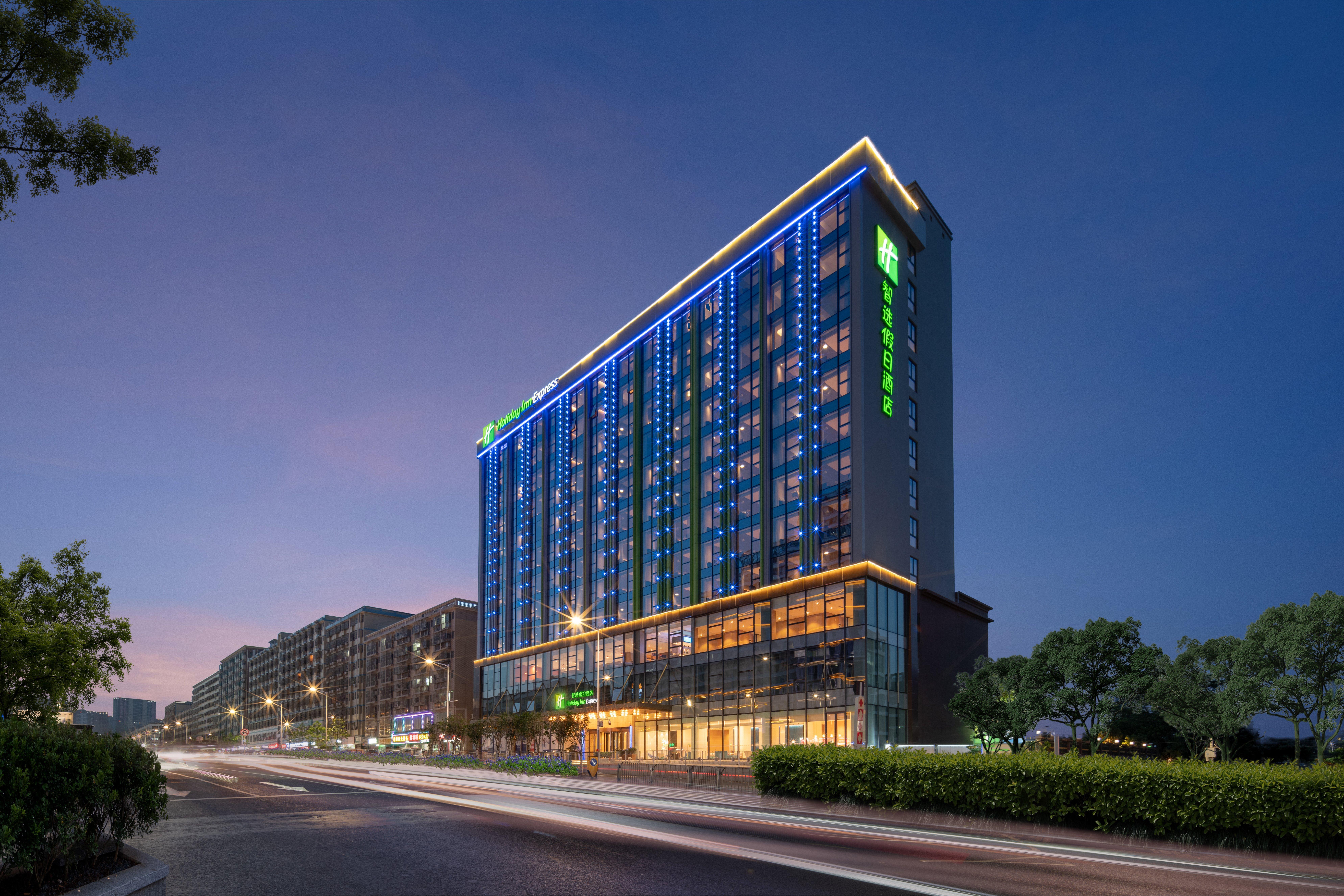 Holiday Inn Express Shenzhen Longhua By Ihg Exterior photo