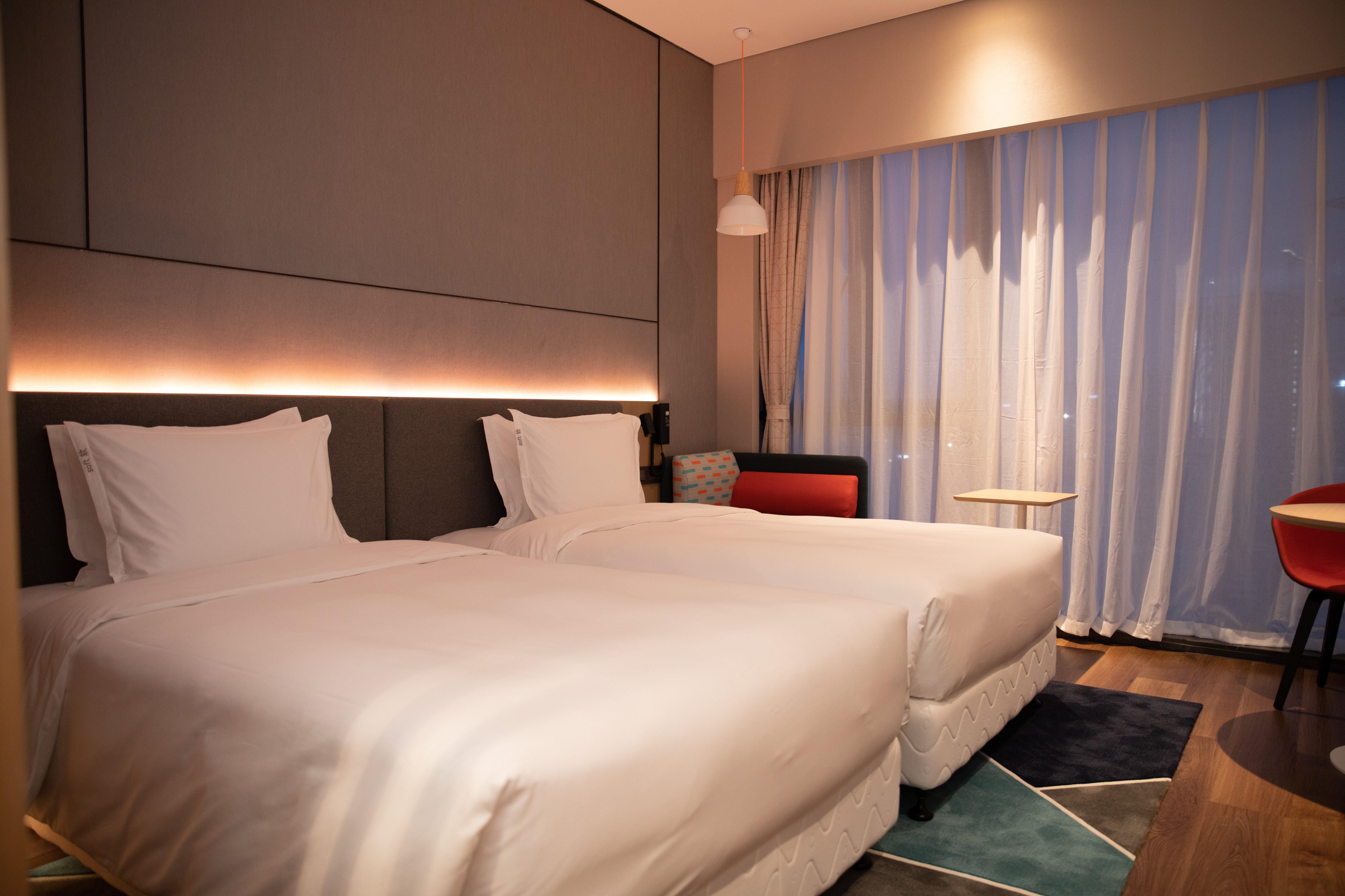 Holiday Inn Express Shenzhen Longhua By Ihg Exterior photo